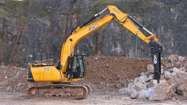 JCB maintient son cap