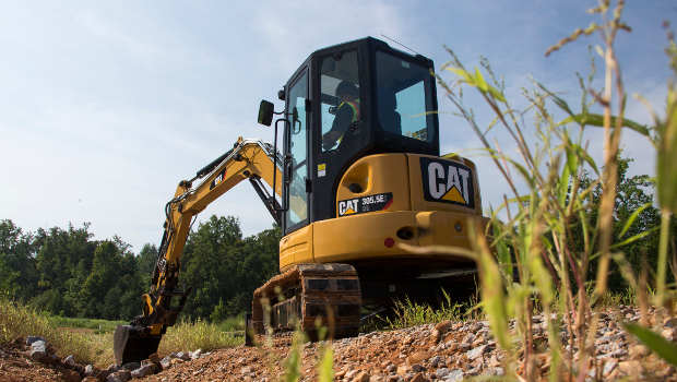 Polyvalence accrue pour mini-pelle Caterpillar