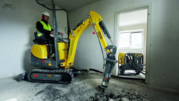 La mini-pelle, produit de grande consommation 