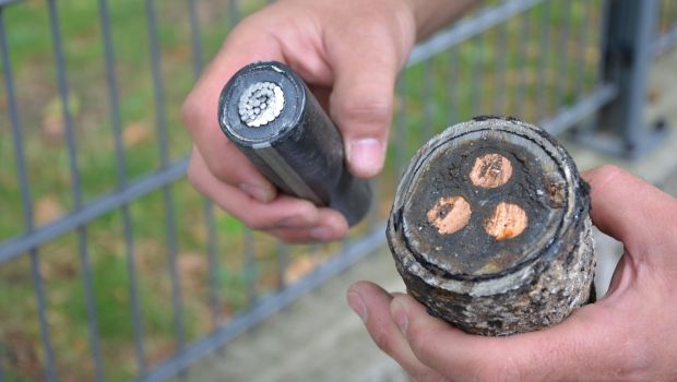 Du voltage sous le canal 