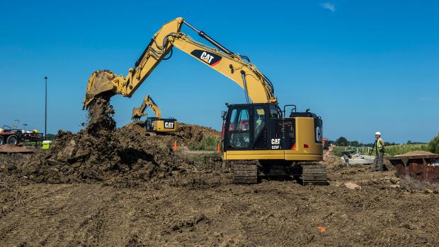 Cat 325F L : la nouvelle pelle à rayon court de Caterpillar