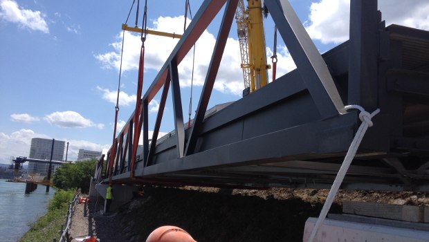 Poralu Marine : des passerelles terrestres de 35 m de long