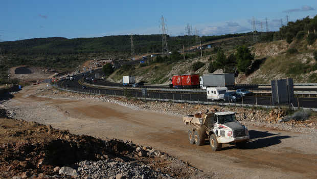 A9 : Vinci démolit un pont