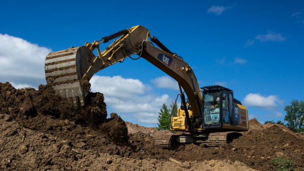 Caterpillar sort une pelle de 29 t au moteur Stage IV
