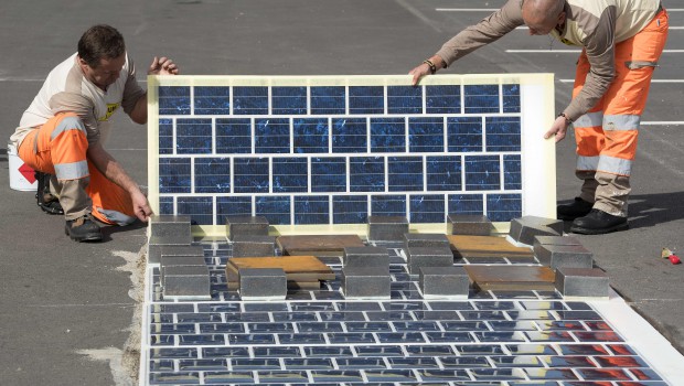 Une route à énergie solaire
