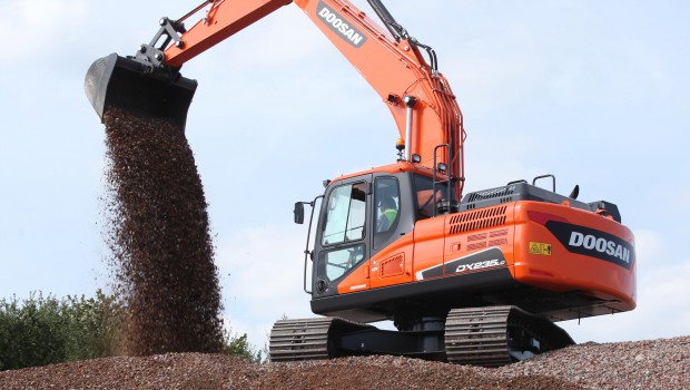 Doosan lance une nouvelle pelle en Stage IV