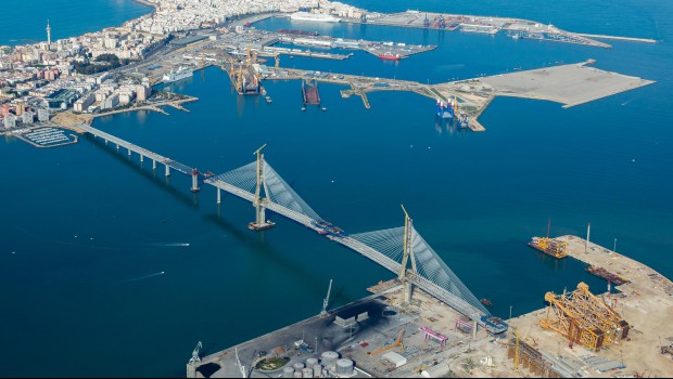 Linden Comansa érige un pont dans la Baie de Cadix