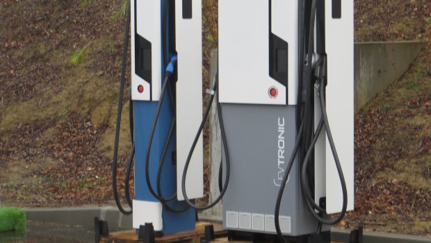 Véhicules électriques : renforcer le réseau public de recharge