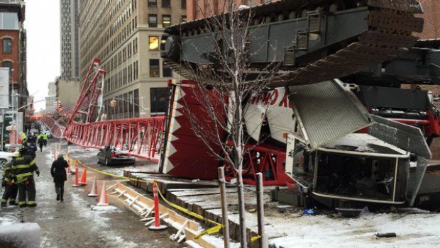 New York : une grue s'effondre à Manhattan