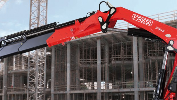 Fassi complète sa gamme de grues à haute capacité de levage