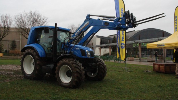 New Holland sort un tracteur au gaz