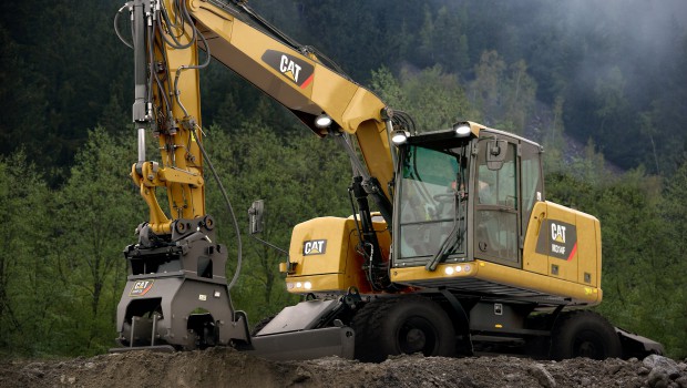 Pelles sur pneus : ça roule pour Caterpillar