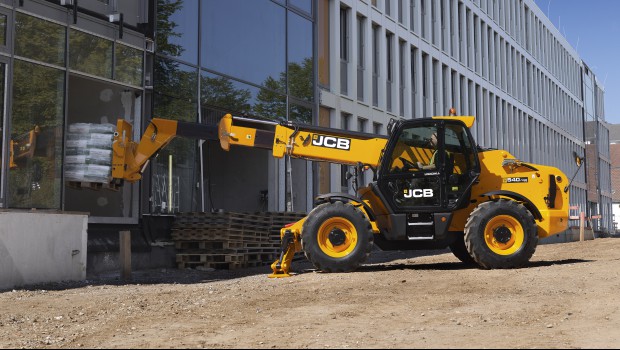 JCB complète sa gamme de chariots télescopiques haute visibilité