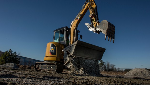 Cat : nouvelle gamme de mini pelles Xtra Tool Carrier