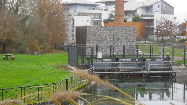 Habillage en gabions pour la microcentrale de Cran-Gevrier