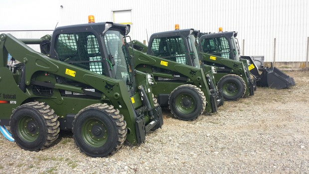 Préparation militaire pour les chargeuses compactes Bobcat