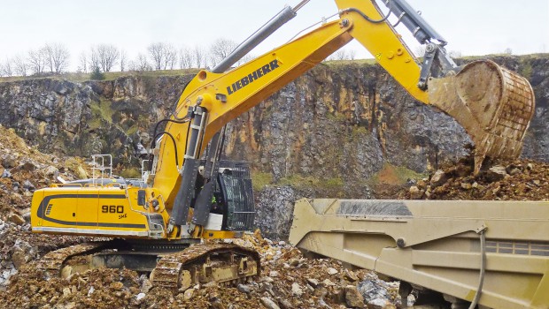 Une pelle Liebherr R 960 SME à l'oeuvre en Allemagne