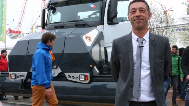 Acmar présente le Gritseal, un gravillonneur marche avant