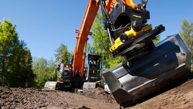 Creuser en toute sécurité avec Engcon