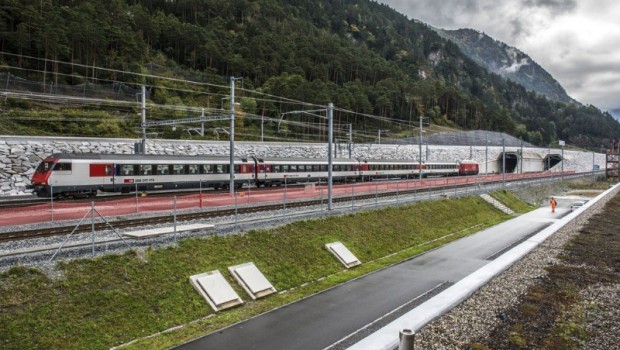 La Suisse ouvre le plus long tunnel ferroviaire du monde