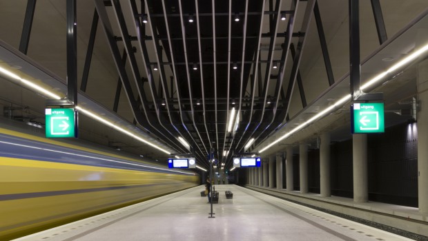 Des plafonds acoustiques pour la station de métro de Delft