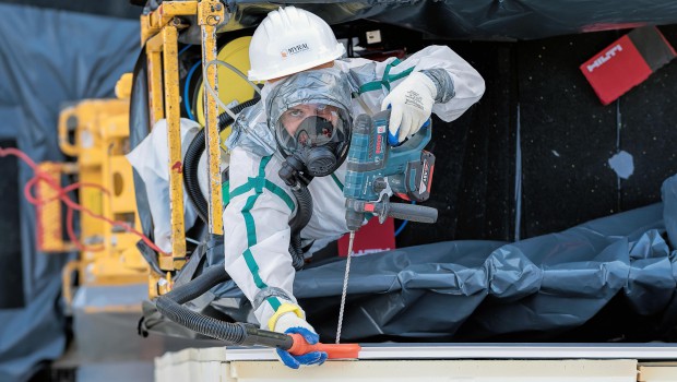 Un système d’aspiration à la source pour façades amiantées