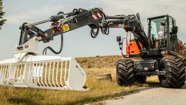 Atlas met en scène une pelle  Big Foot 