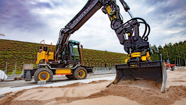 Pelles : quand Engcon s'allie aux systèmes embarqués