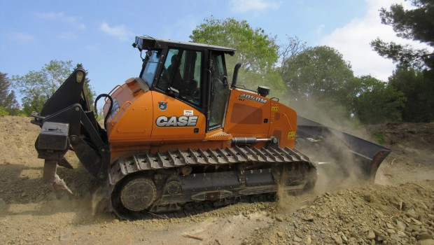 Dans l’Hérault, le bouteur Case 2050M apporte satisfaction