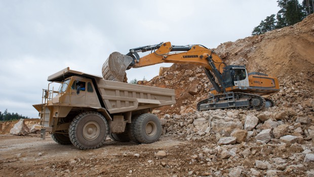 Liebherr dans le dur chez Pongratz Schotterwerk