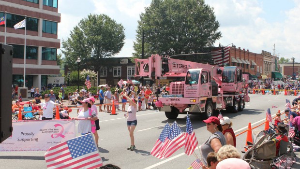 With Terex, Phoenix Crane Rental sees life in « Pink »