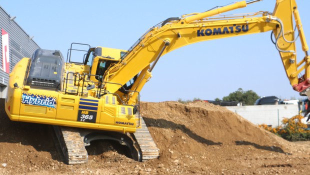 Komatsu HB365LC gives a real meaning to the hybrid