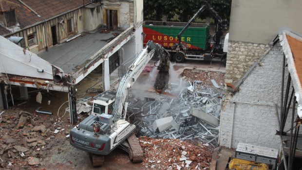 À l'hôpital de Saint-Cloud, la démolition se fait en toute discrétion