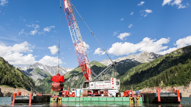 Liebherr : dragage spectaculaire en Suisse