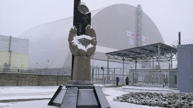 In Ukraine, the Chernobyl arch is in position
