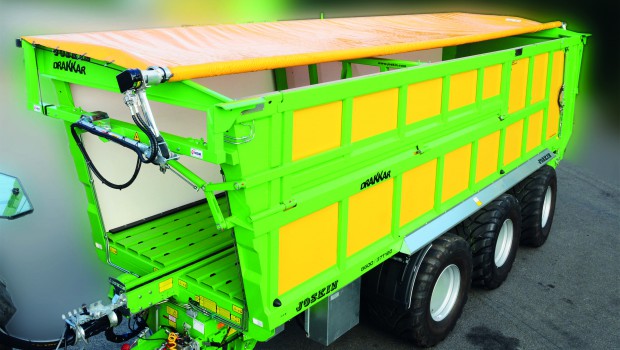 Une bâche hydraulique pour couvrir les remorques agricoles