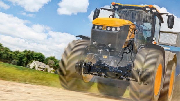 JCB France intègre le Fastrac au réseau BTP