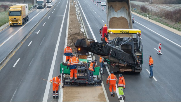 Vögele : pose en continu sur l'A81 de la Forêt-Noire