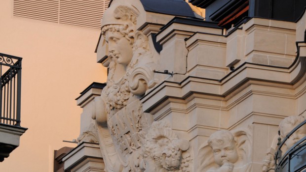 Paris : Marteau rénove la façade de l'hôtel Mercedes