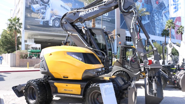 Mecalac propose une 15 t à pneus inédite