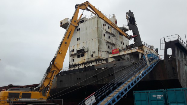 Les Recycleurs Bretons investissent la déconstruction navale
