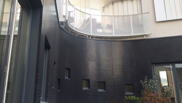 Le béton noir lève le voile à Paris