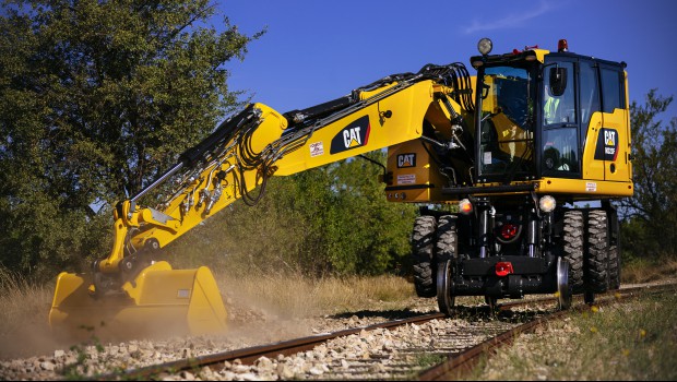 Zoom sur la nouvelle pelle rail-route Cat M323F !