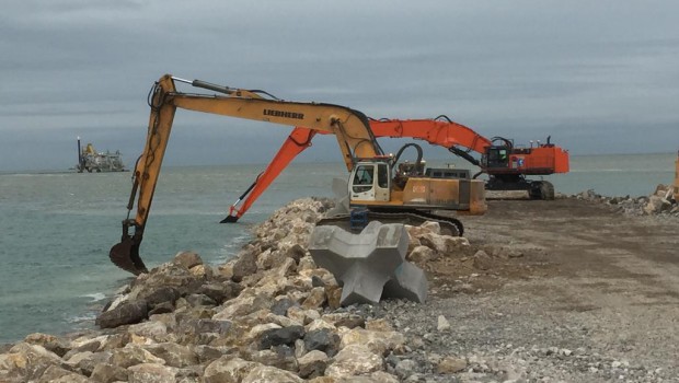 Sur le chantier de terrassement de Calais port 2015 (en images)