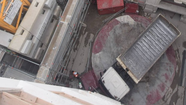 Un retourneur à camion à Paris 9e