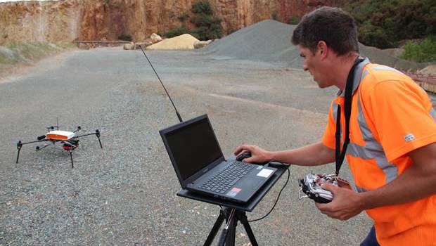 Démonstration de drones dans la carrière de Oisseau Le Petit (en images)