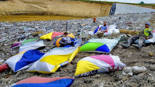 Recyclage : des montgolfières en coussin