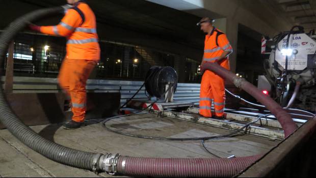 Chantier d’hydrocurage en gare de Lille Europe