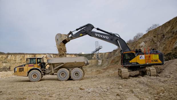 Une pelle Volvo de 75 t fait ses débuts en Europe de l'Est