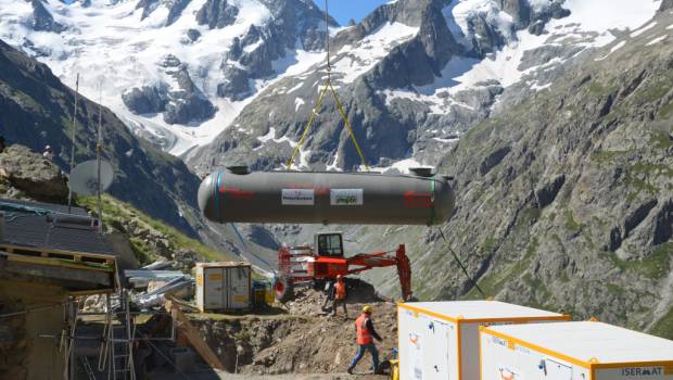 Perino Bordone rénove le réseau d'un refuge en Isère